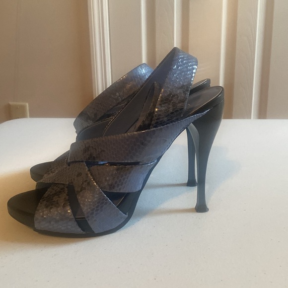 BCBGeneration Black and Blue Heels - Picture 2 of 3